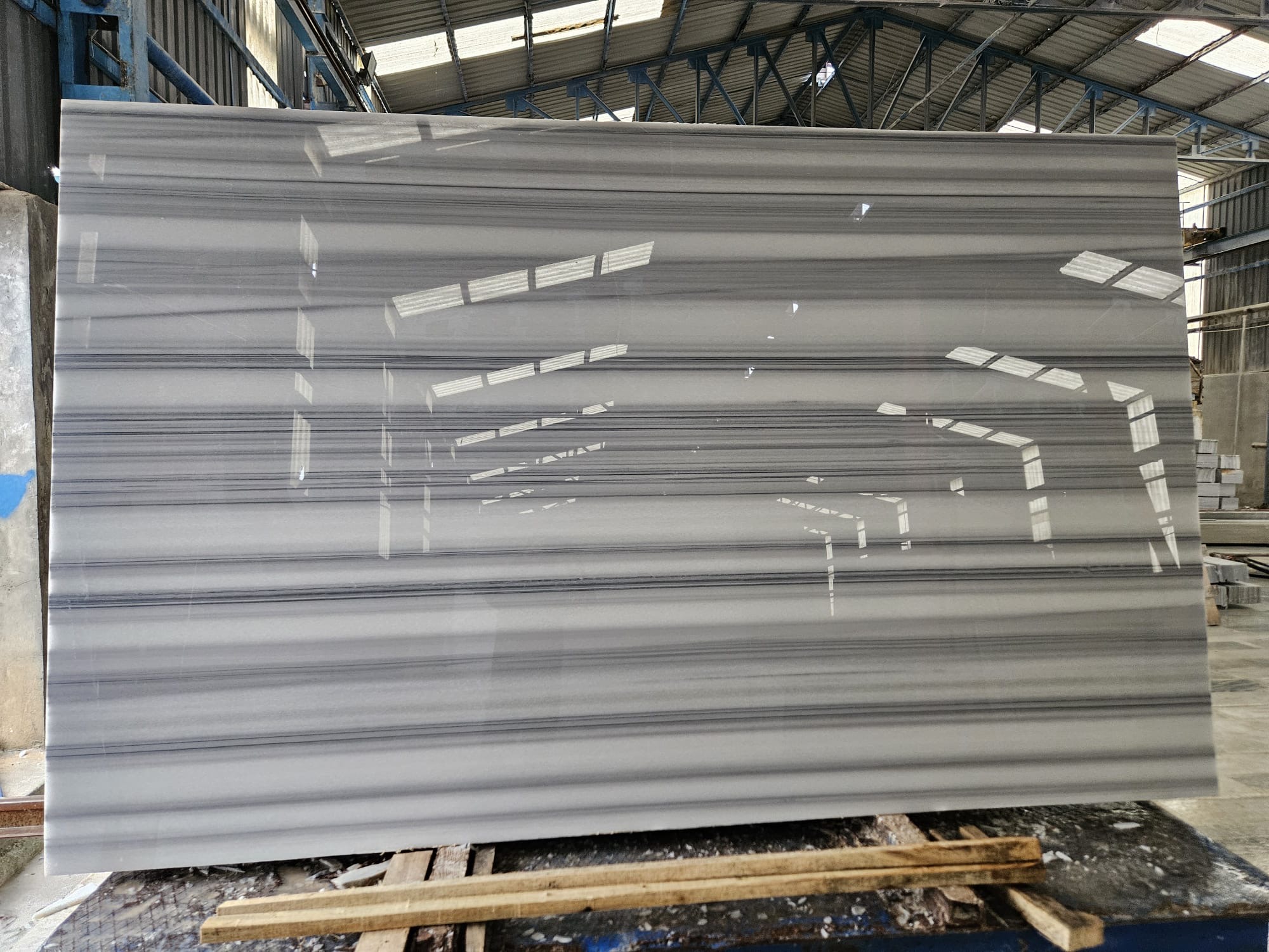 Marmara Equator marble slabs with parallel grey veining from Turkey
